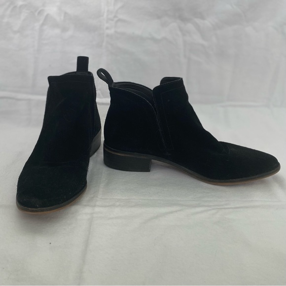 Dolce Vita Black Suede Flat Ankle Bootie - Picture 4 of 11